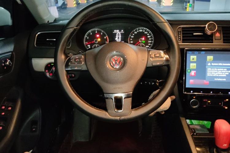 Used Volkswagen Sagitar 2012 1.4TSI Automatic Luxury Edition Steering Wheel