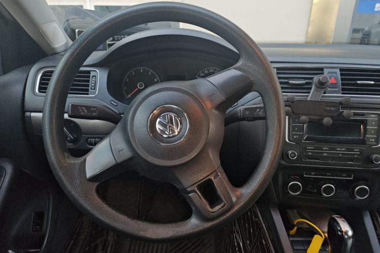 Used Volkswagen Sagitar 2012 1.6L Automatic Fashion Edition Steering Wheel