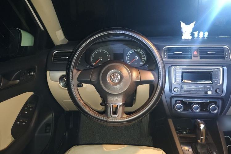 Used Volkswagen Sagitar 2012 1.6L Automatic Comfort Edition Steering Wheel
