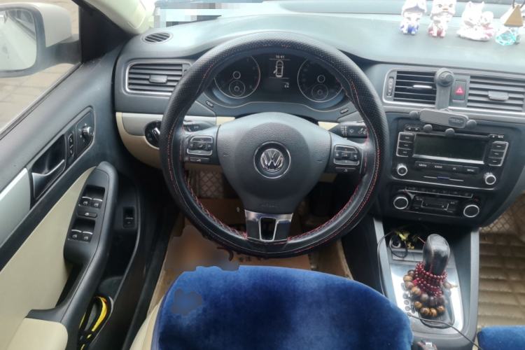 Used Volkswagen Sagitar 2012 1.4TSI Automatic Luxury Edition Steering Wheel