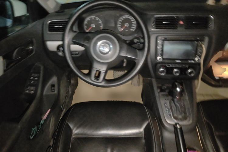 Used Volkswagen Sagitar 2012 1.6L Automatic Comfort Edition Steering Wheel