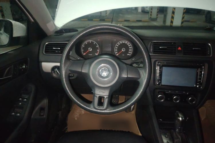 Used Volkswagen Sagitar 2012 1.6L Automatic Comfort Edition Steering Wheel