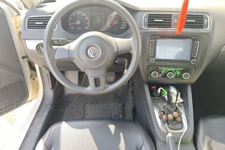 Used Volkswagen Sagitar 2012 1.6L Automatic Fashion Edition Steering Wheel