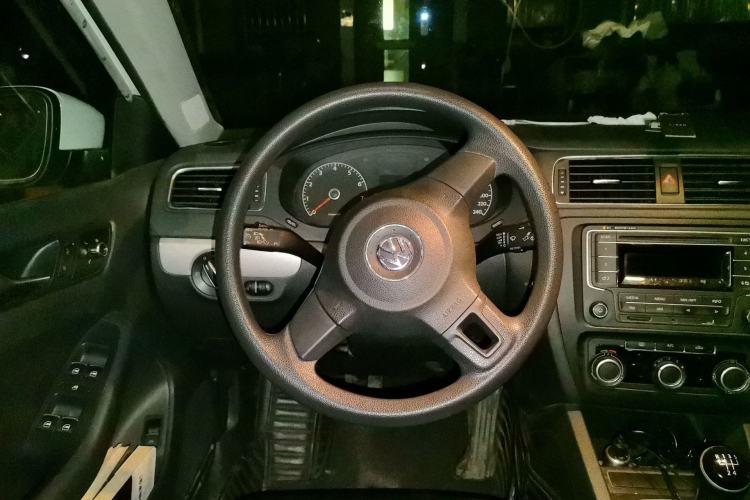 Used Volkswagen Sagitar 2012 1.6L Manual Comfort Model Steering Wheel