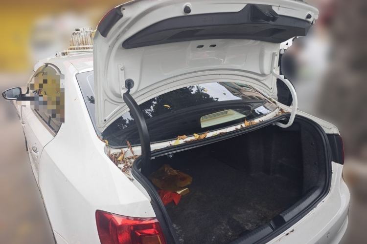 Used Volkswagen Sagitar 2012 1.6L Automatic Comfort Edition Trunk
