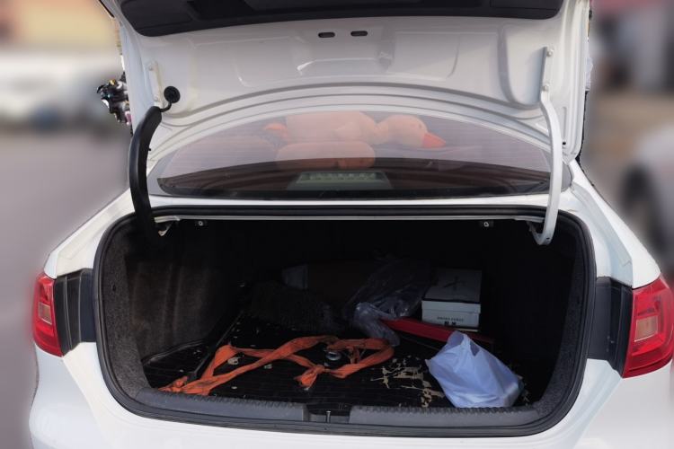 Used Volkswagen Sagitar 2012 1.6L Automatic Fashion Edition Trunk