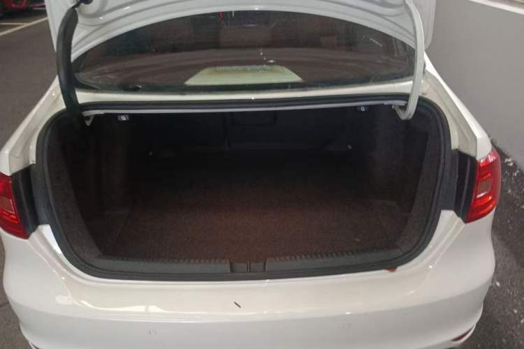 Used Volkswagen Sagitar 2012 1.4TSI Automatic Luxury Edition Trunk