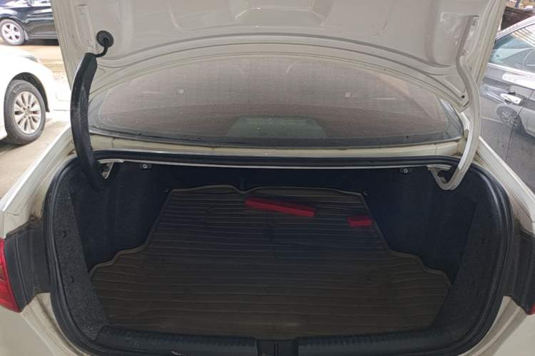 Used Volkswagen Sagitar 2012 1.6L Manual Comfort Model Trunk