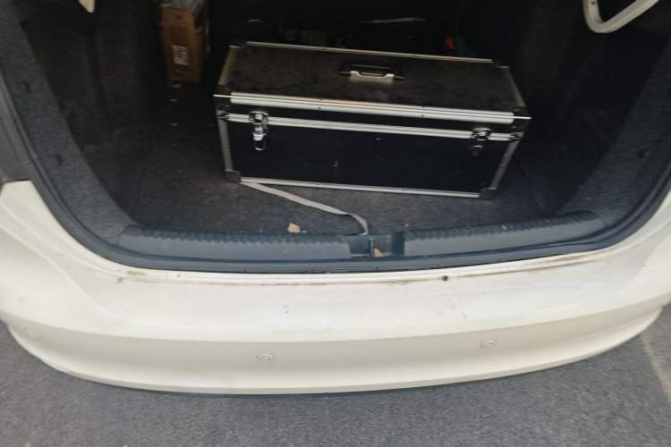 Used Volkswagen Sagitar 2012 1.6L Automatic Fashion Edition Trunk