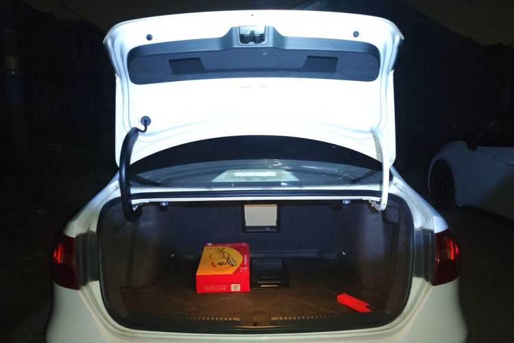 Used Volkswagen Sagitar 2012 1.6L Automatic Comfort Edition Trunk