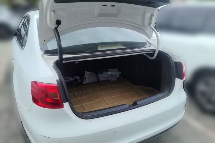 Used Volkswagen Sagitar 2012 1.4TSI Automatic Luxury Edition Trunk