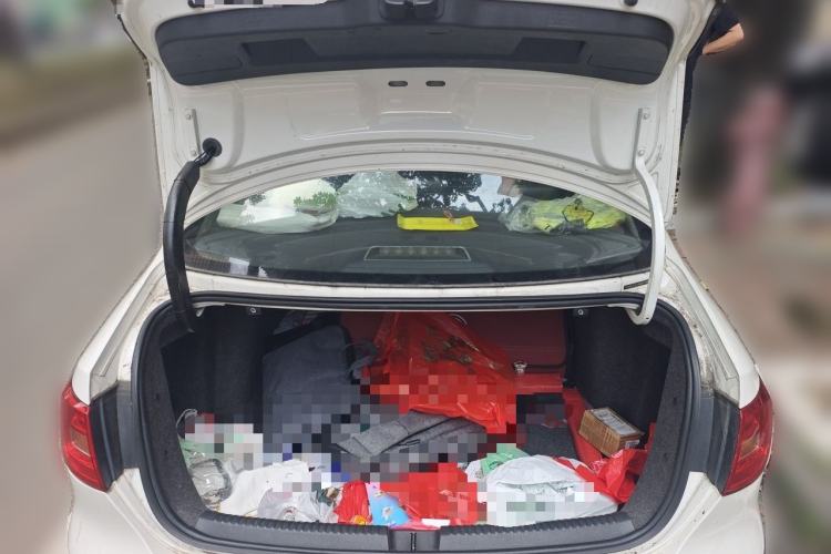Used Volkswagen Sagitar 2012 1.6L Automatic Fashion Edition Trunk