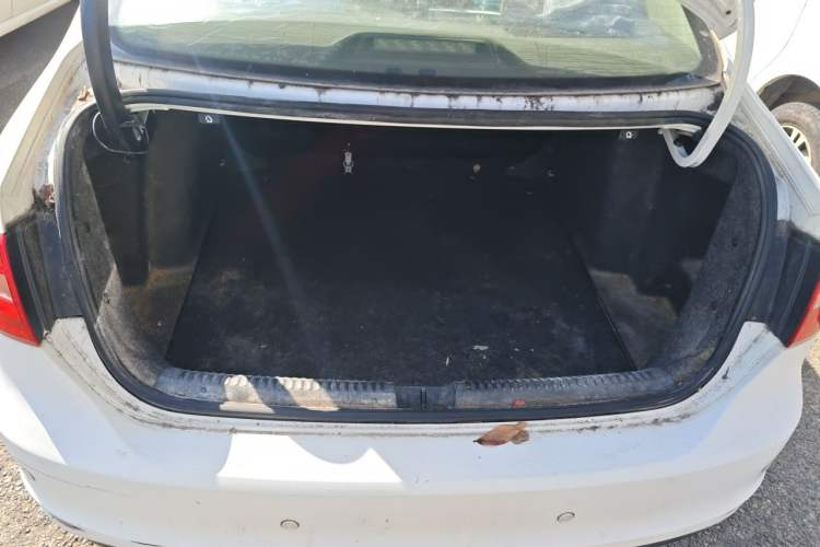 Used Volkswagen Sagitar 2012 1.6L Automatic Fashion Edition Trunk