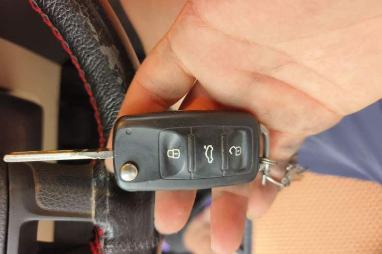 Used Volkswagen Sagitar 2012 1.6L Automatic Comfort Edition Vehicle Key