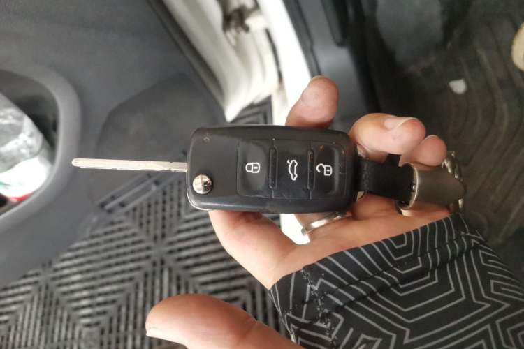 Used Volkswagen Sagitar 2012 1.6L Automatic Comfort Edition Vehicle Key