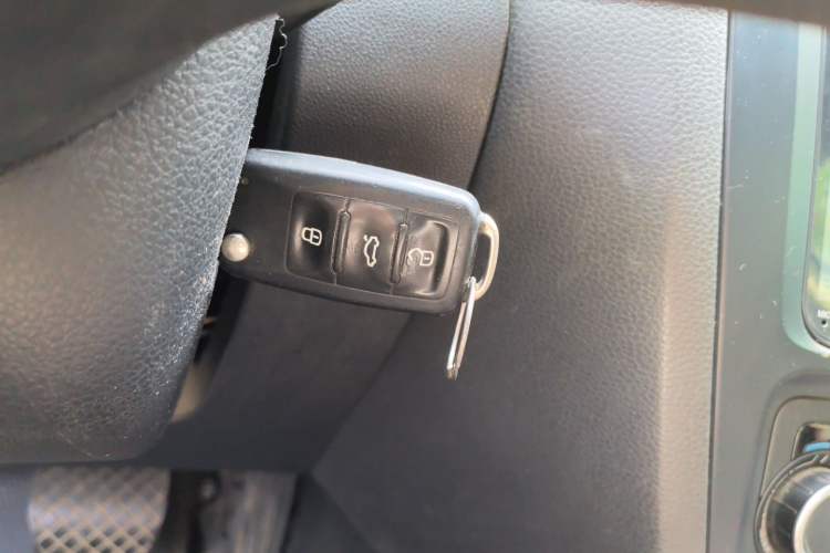 Used Volkswagen Sagitar 2012 1.4TSI Automatic Fashion Edition Vehicle Key