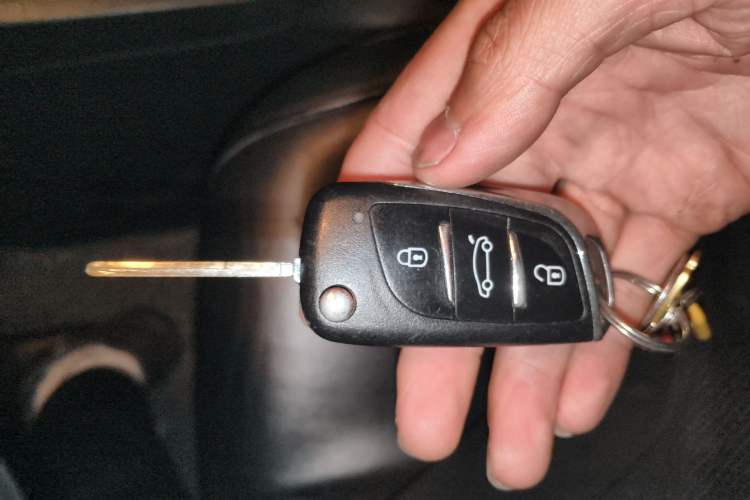 Used Volkswagen Sagitar 2012 1.4TSI Automatic Luxury Edition Vehicle Key