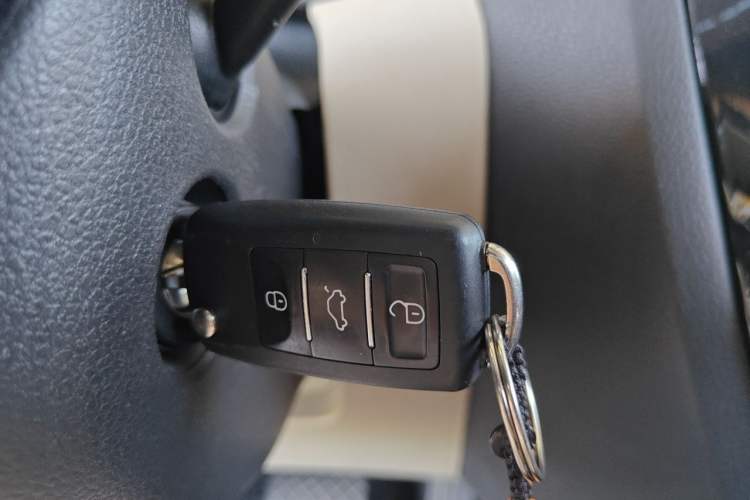 Used Volkswagen Sagitar 2012 1.6L Automatic Comfort Edition Vehicle Key