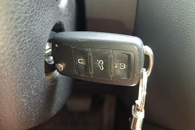 Used Volkswagen Sagitar 2012 1.6L Automatic Comfort Edition Vehicle Key