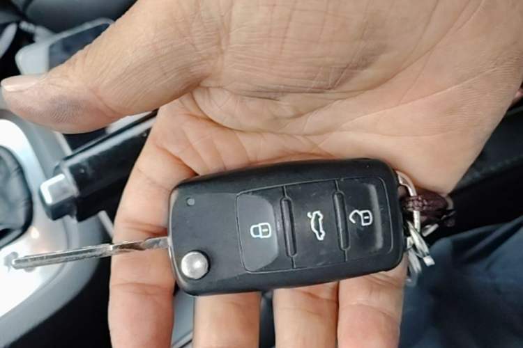 Used Volkswagen Sagitar 2012 1.6L Automatic Comfort Edition Vehicle Key