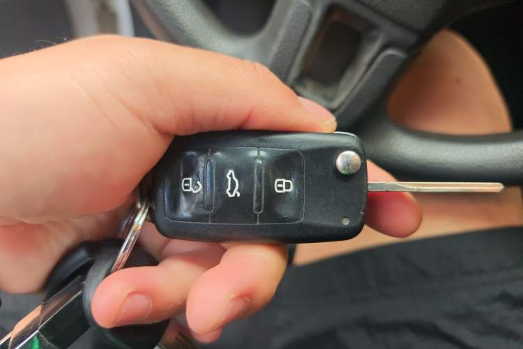 Used Volkswagen Sagitar 2012 1.6L Automatic Comfort Edition Vehicle Key