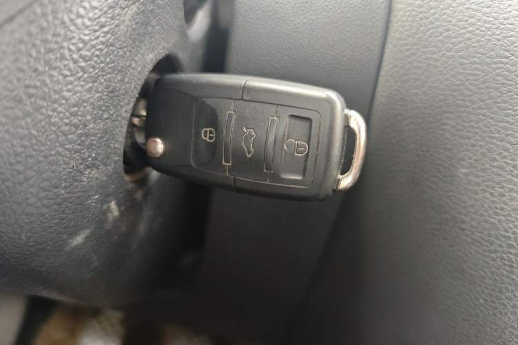 Used Volkswagen Sagitar 2012 1.6L Manual Comfort Model Vehicle Key