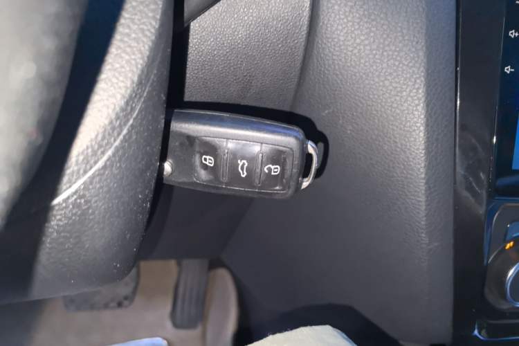 Used Volkswagen Sagitar 2012 1.4TSI Automatic Luxury Edition Vehicle Key