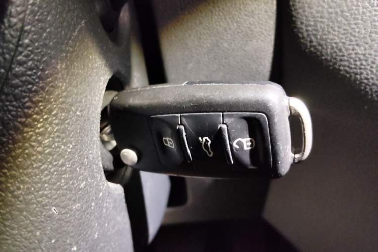 Used Volkswagen Sagitar 2012 1.6L Automatic Comfort Edition Vehicle Key
