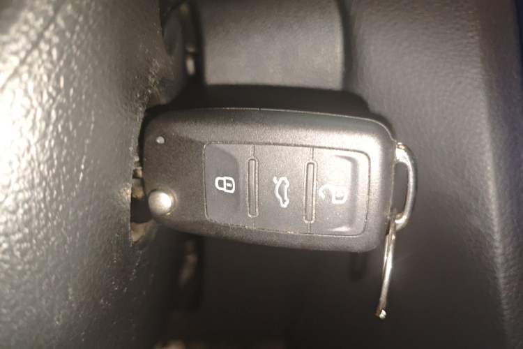 Used Volkswagen Sagitar 2012 1.6L Automatic Comfort Edition Vehicle Key