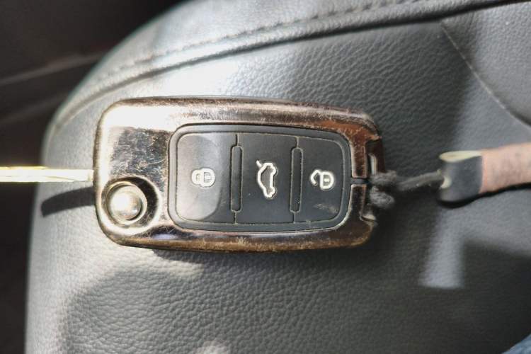 Used Volkswagen Sagitar 2012 1.6L Automatic Comfort Edition Vehicle Key