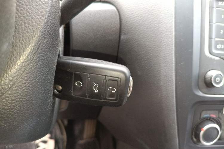 Used Volkswagen Sagitar 2012 1.6L Automatic Comfort Edition Vehicle Key
