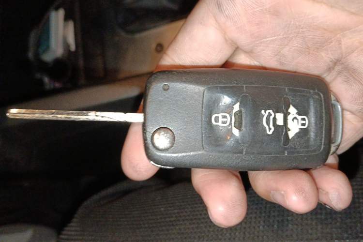 Used Volkswagen Sagitar 2012 1.6L Automatic Comfort Edition Vehicle Key