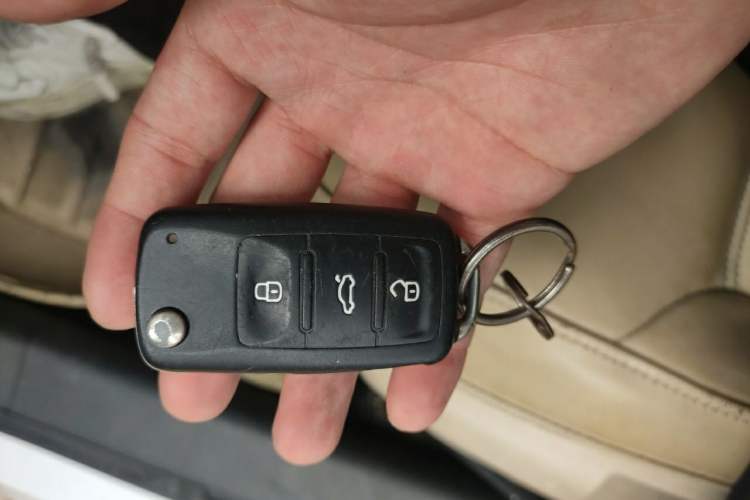 Used Volkswagen Sagitar 2012 1.6L Automatic Comfort Edition Vehicle Key