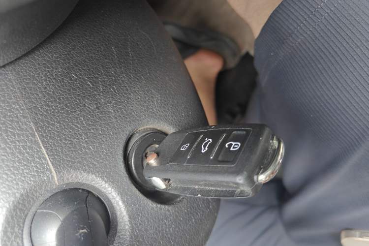 Used Volkswagen Sagitar 2012 1.6L Automatic Comfort Edition Vehicle Key