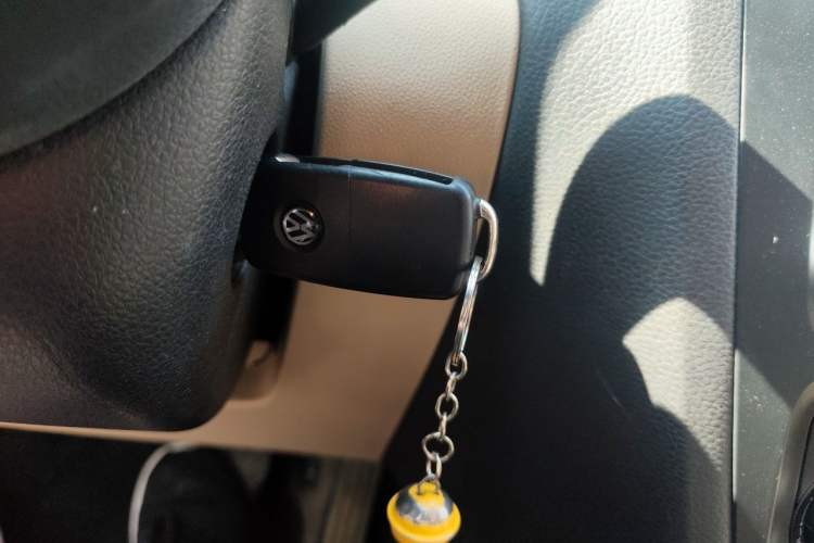 Used Volkswagen Sagitar 2012 1.6L Automatic Comfort Edition Vehicle Key