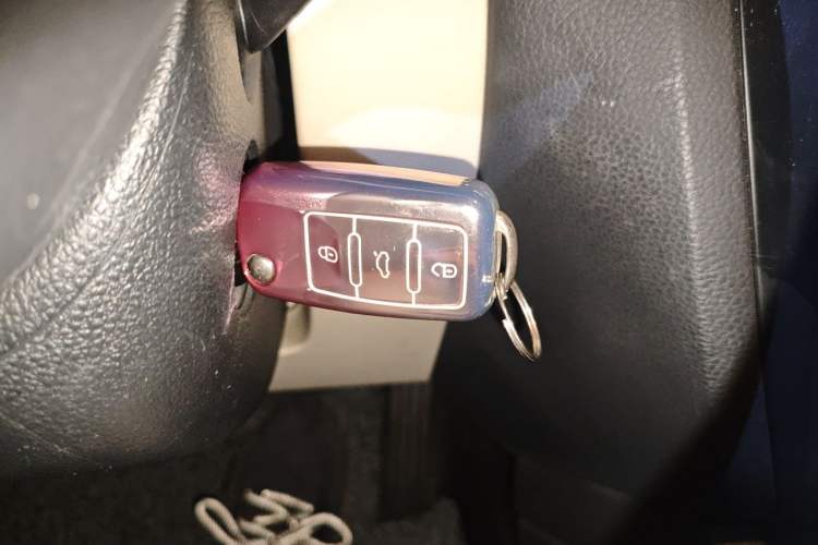 Used Volkswagen Sagitar 2012 1.6L Automatic Comfort Edition Vehicle Key