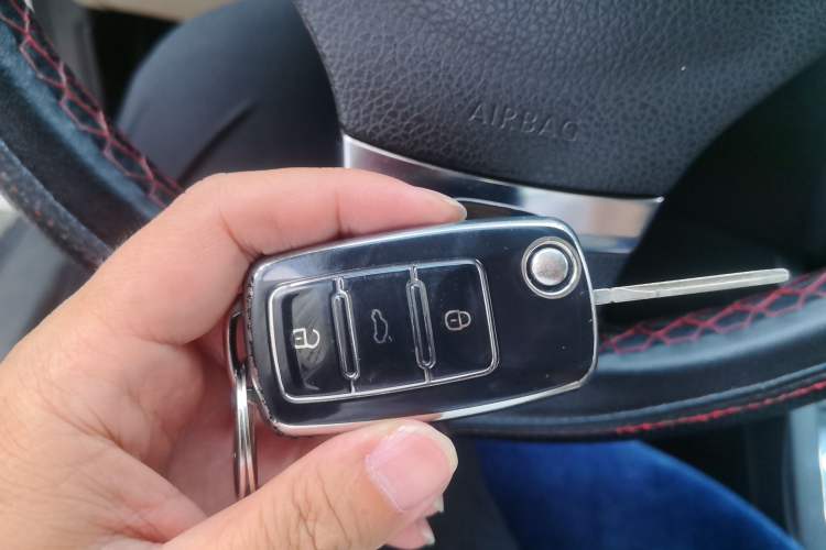 Used Volkswagen Sagitar 2012 1.4TSI Automatic Luxury Edition Vehicle Key