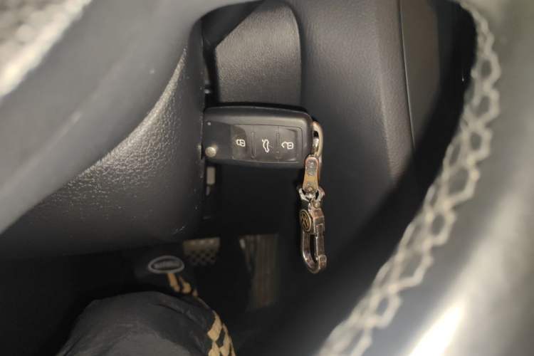 Used Volkswagen Sagitar 2012 1.4TSI Automatic Luxury Edition Vehicle Key