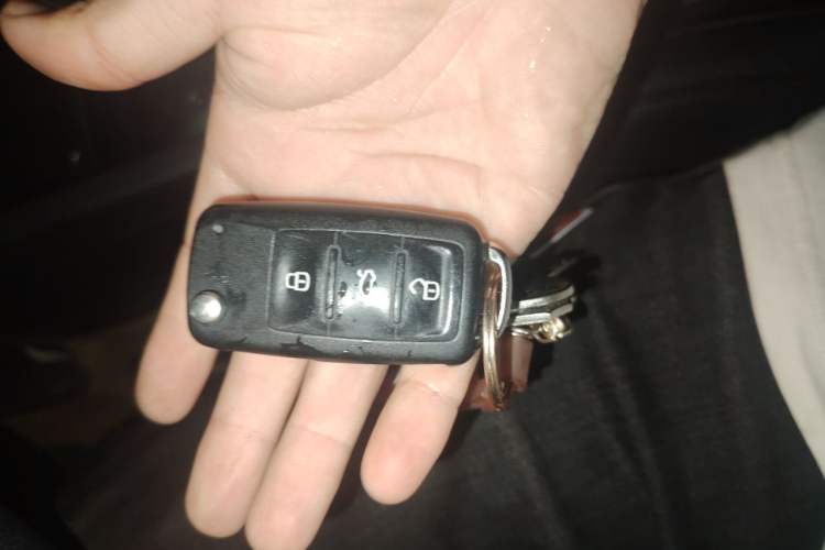 Used Volkswagen Sagitar 2012 1.6L Automatic Comfort Edition Vehicle Key