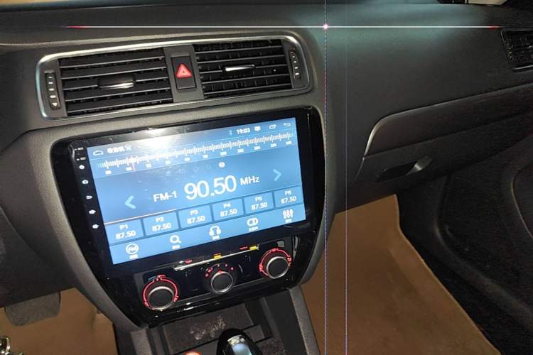 Used Volkswagen Sagitar 2012 1.4TSI Automatic Fashion Edition Audio And AC Panel