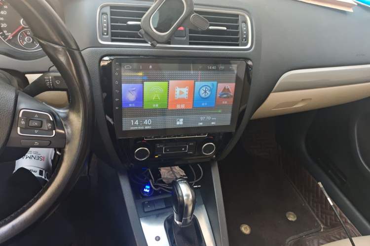 Used Volkswagen Sagitar 2012 1.4TSI Automatic Luxury Edition Audio And AC Panel