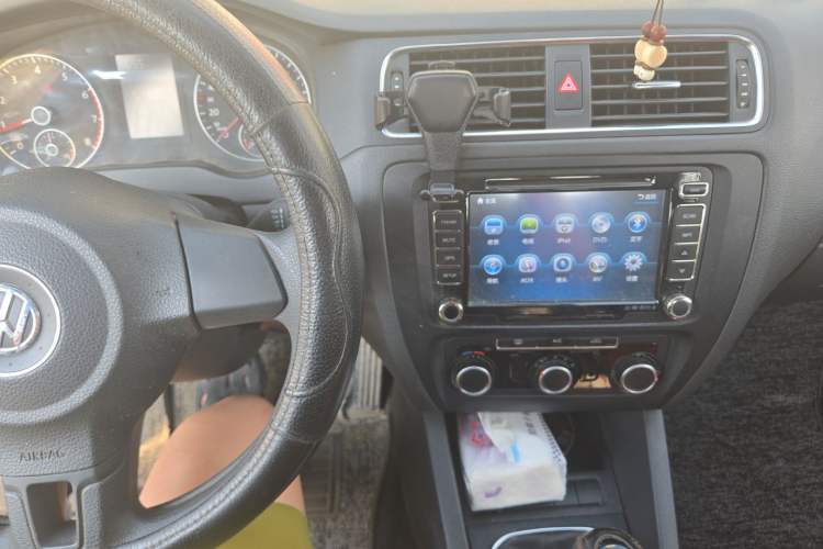 Used Volkswagen Sagitar 2012 1.4TSI Manual Fashion Edition Audio And AC Panel