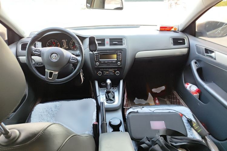 Used Volkswagen Sagitar 2012 1.4TSI Automatic Luxury Edition Center Console