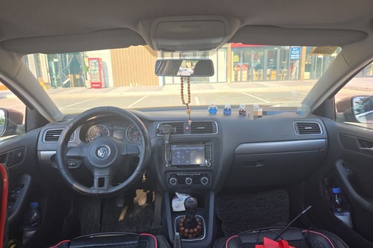 Used Volkswagen Sagitar 2012 1.4TSI Manual Fashion Edition Center Console