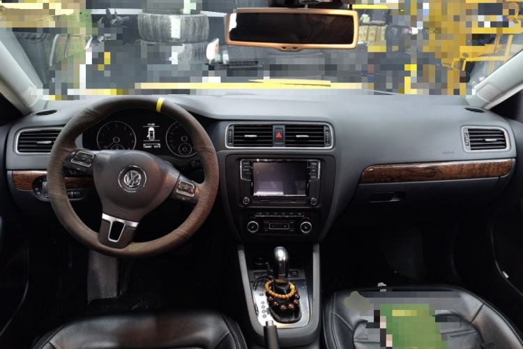 Used Volkswagen Sagitar 2012 1.4TSI Automatic Flagship Edition Center Console