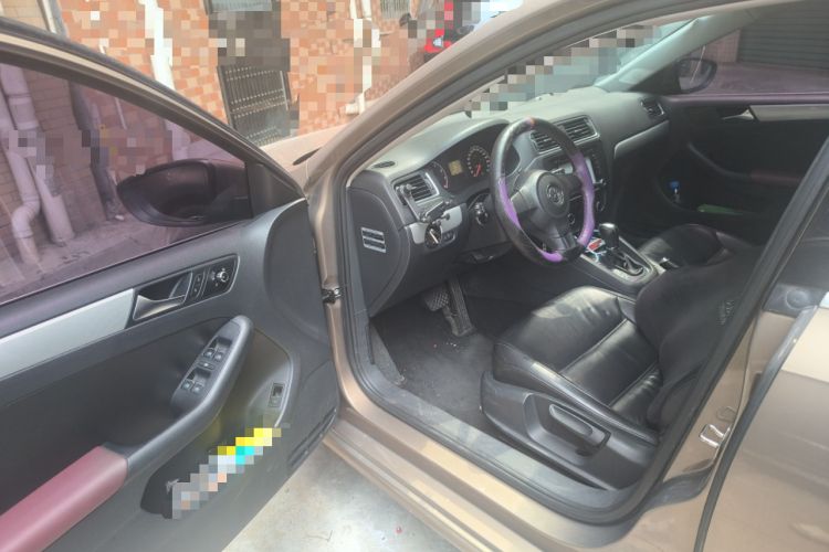 Used Volkswagen Sagitar 2012 1.6L Automatic Fashion Edition Driver Seat