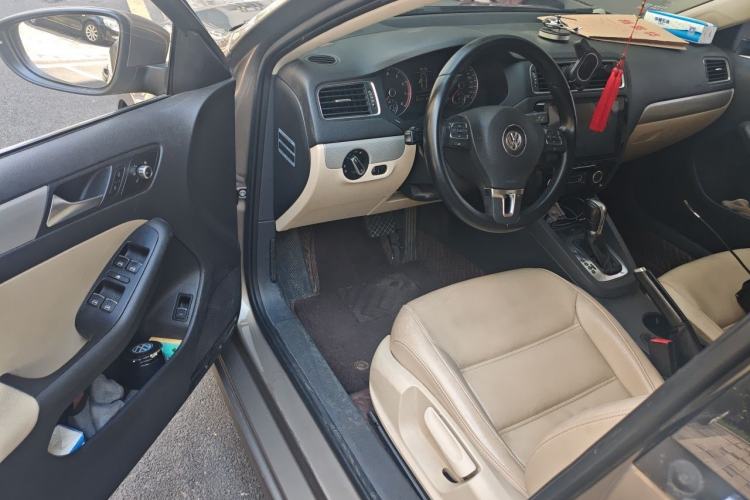 Used Volkswagen Sagitar 2012 1.4TSI Automatic Luxury Edition Driver Seat
