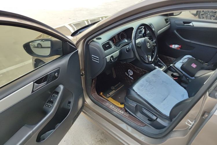 Used Volkswagen Sagitar 2012 1.4TSI Automatic Luxury Edition Driver Seat