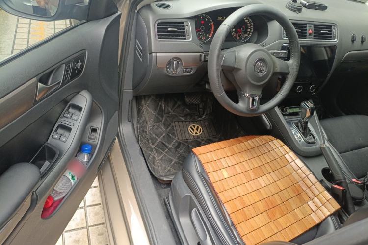 Used Volkswagen Sagitar 2012 1.4TSI Automatic Fashion Edition Driver Seat