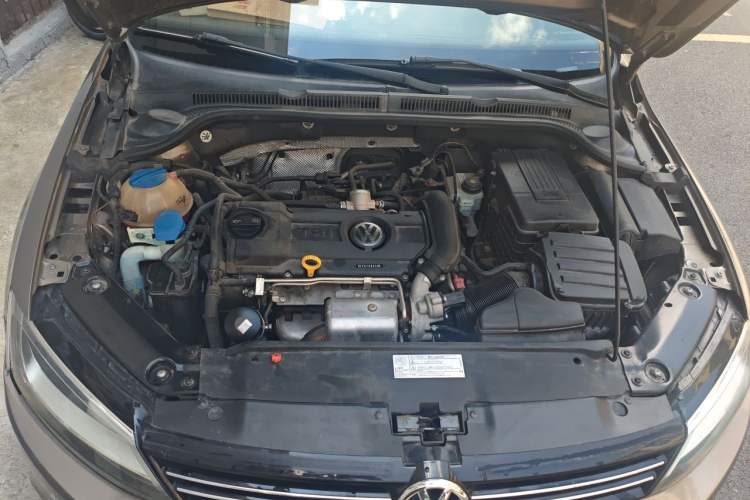 Used Volkswagen Sagitar 2012 1.4TSI Automatic Luxury Edition Engine Bay